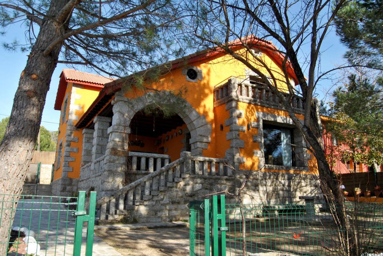 Complejo Casas Rurales Mansiones Y Villas Deluxe Collado Mediano Exterior foto